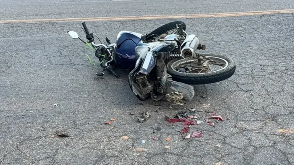 Local do acidente na Via Verde em Rio Branco envolvendo caminhão boiadeiro e motocicleta.
