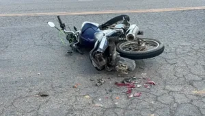 Local do acidente na Via Verde em Rio Branco envolvendo caminhão boiadeiro e motocicleta.