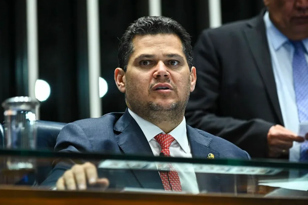 Alcolumbre aceita acordo e decide votar MP do Frete hoje
