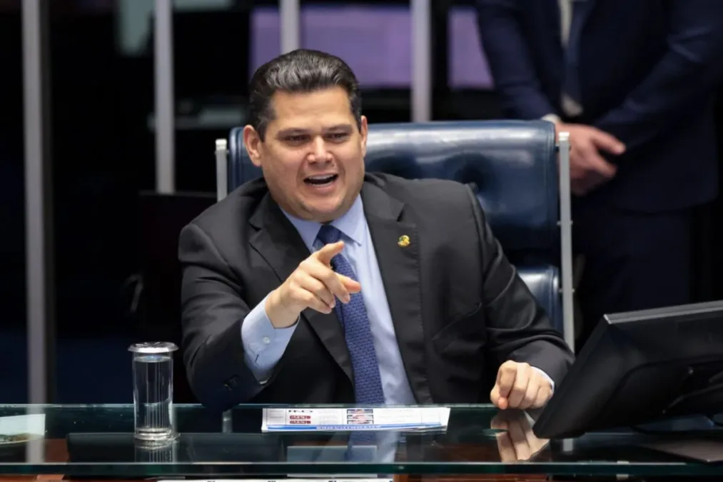 Alcolumbre promete voltar a discutir PEC do Marco Temporal após recesso