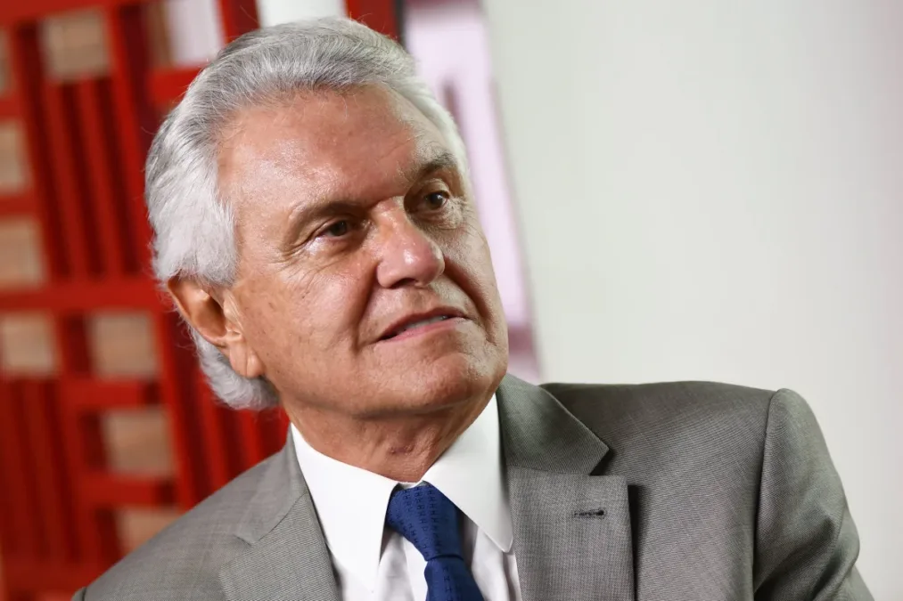 Após carta de Bolsonaro, Caiado diz que Flávio "explora figura do pai"