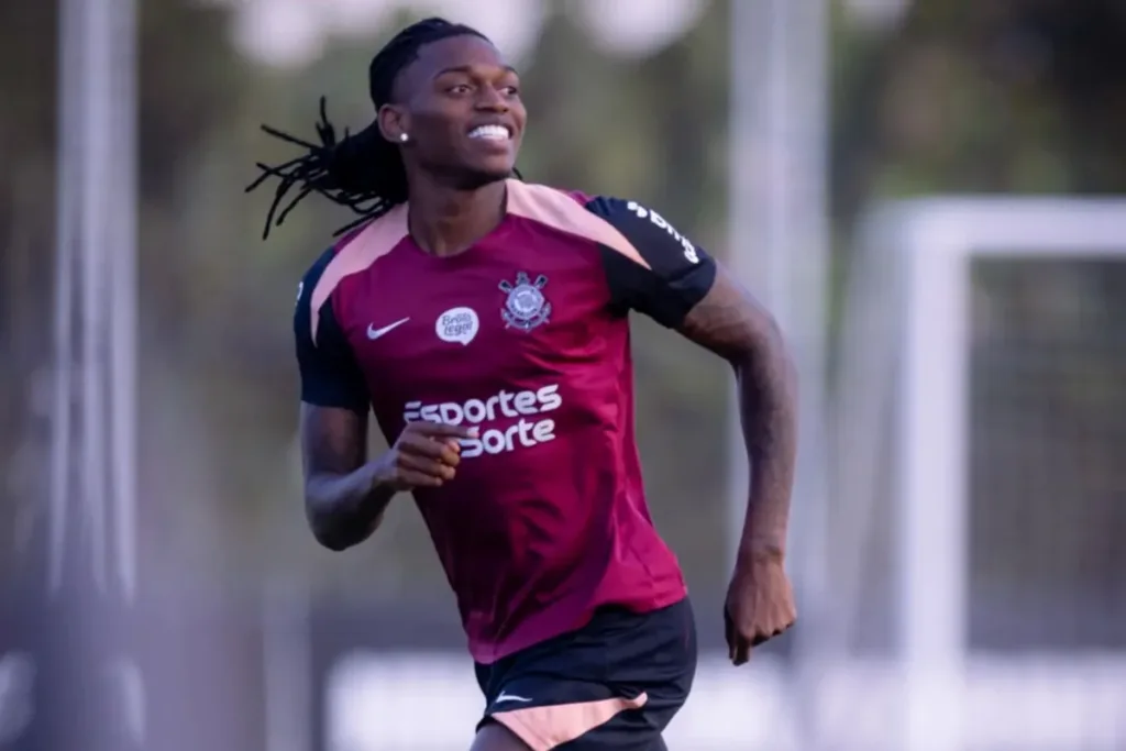 Após Copa do Mundo, Rafael Leão, do Milan, treina no CT do Corinthians