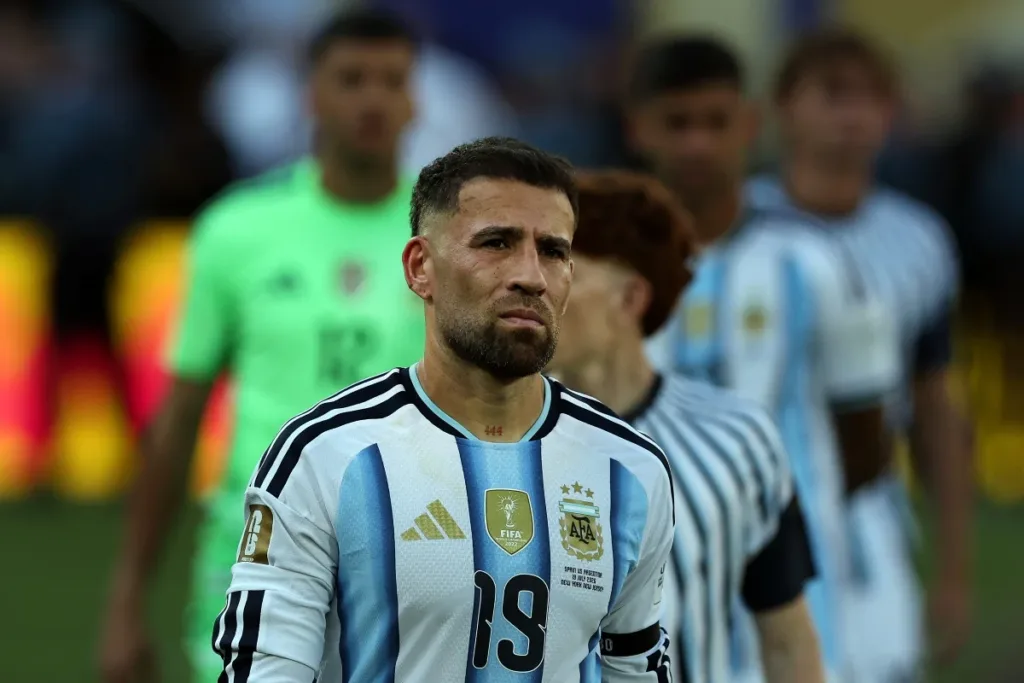 Após vice na Copa, Otamendi anuncia aposentadoria da seleção argentina
