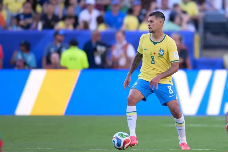 Arsenal negocia com Newcastle por Bruno Guimarães, diz jornal inglês