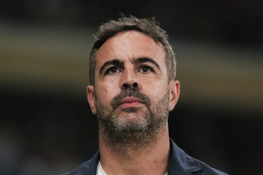 Artur Jorge aponta "eficácia" como diferencial em derrota do Cruzeiro