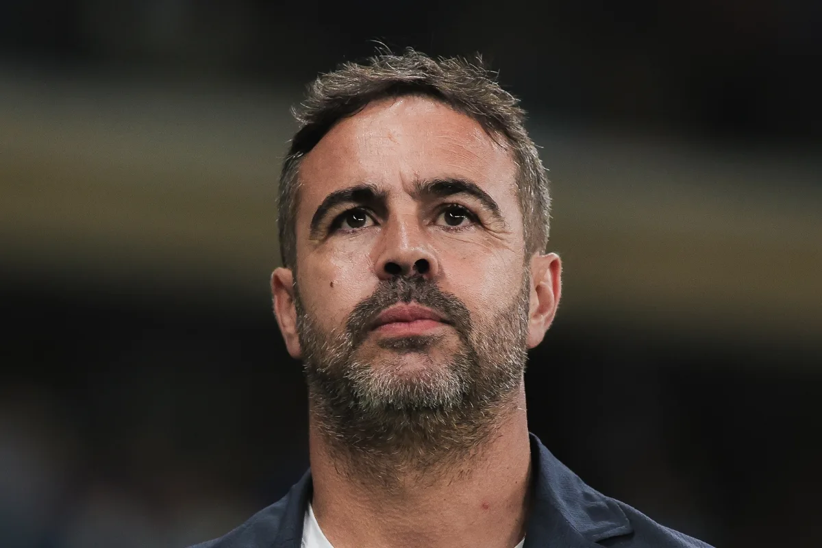 Artur Jorge aponta "eficácia" como diferencial em derrota do Cruzeiro