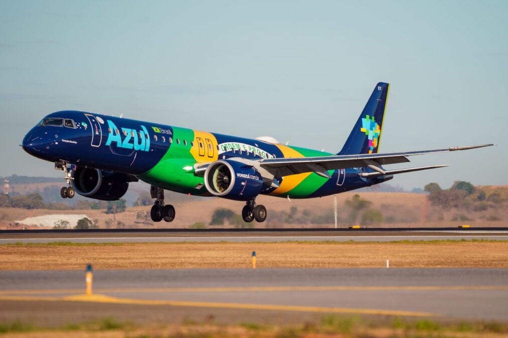 Avião da Seleção Brasileira retorna ao Rio de Janeiro com apenas dois jogadores