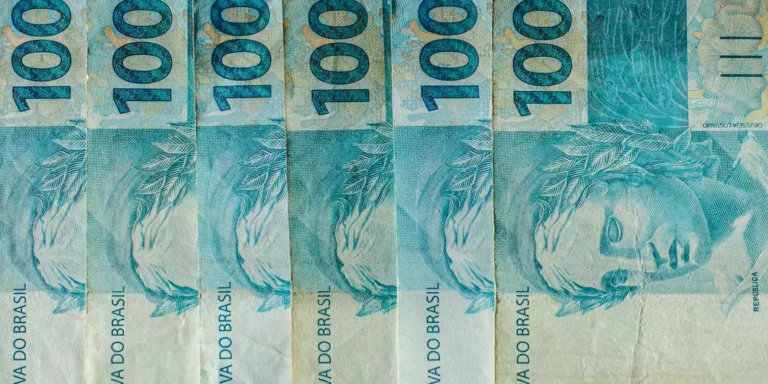 Caixa paga Bolsa Família de julho a beneficiários com NIS de final 4