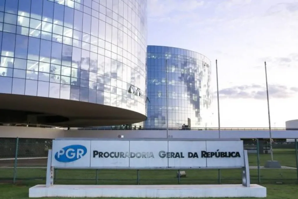 Calúnia a Lula: após defesa por escrito de Flávio, Moraes manda caso para PGR