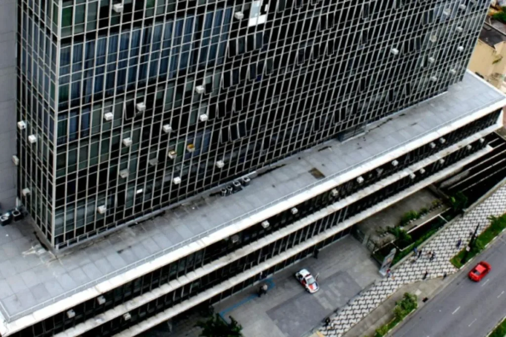 Câmara de SP e TCM pagam gratificação fixa a 251 servidores "rebaixados" de função