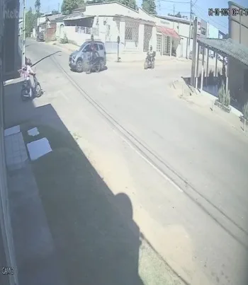 Acidente entre moto e carro é registrado no centro de Sena Madureira