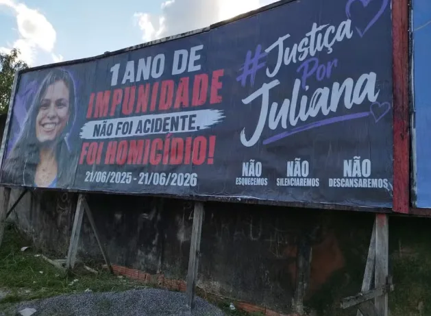 Um ano após morte de Juliana Marçal, família instala outdoor e pede justiça no Acre