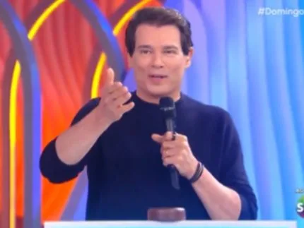 Celso Portiolli brinca após liderar pesquisa do Caldeirão, da Globo: “Mande uma DM”