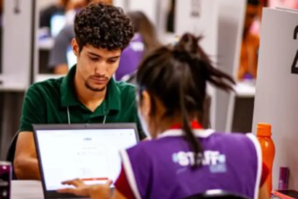 CIEE abre 713 vagas de estágio para os ensinos médio, superior e técnico