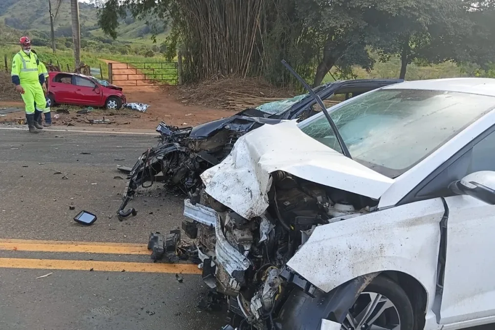 Colisão frontal mata motorista na MGC-491 entre Areado e Alfenas