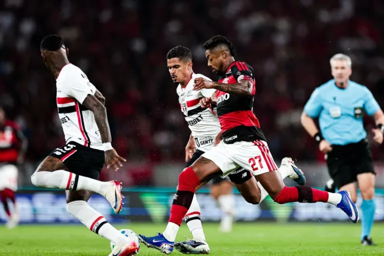 Com gols na etapa final, Flamengo e São Paulo empatam no Maracanã
