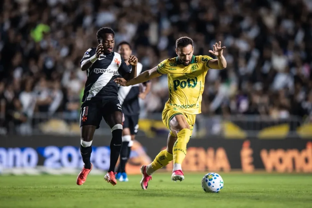 Com um gol em cada tempo, Vasco e Mirassol empatam pelo Brasileirão