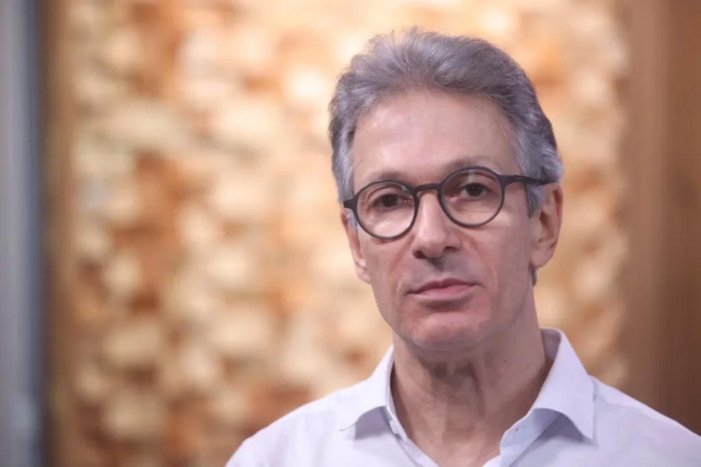 Convenção confirma voo solo de Zema em direita fragmentada