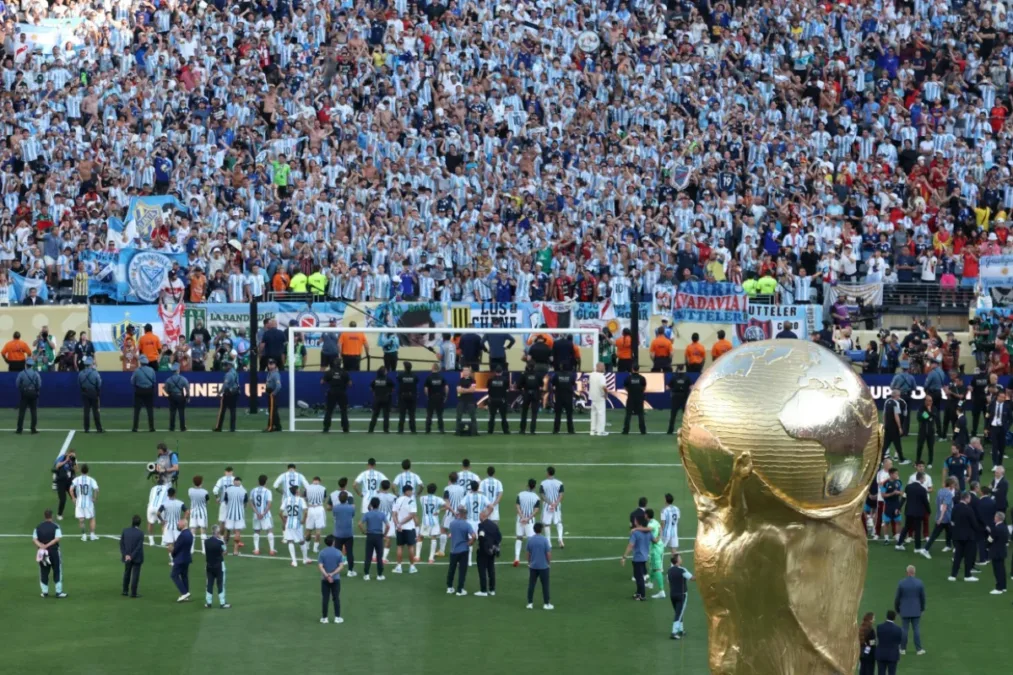 Copa: jornal critica postura de argentinos durante entrega da taça