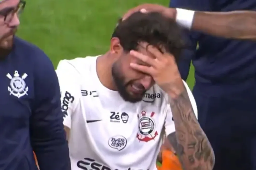 Corinthians: Yuri Alberto se machuca, deixa o campo chorando e de maca