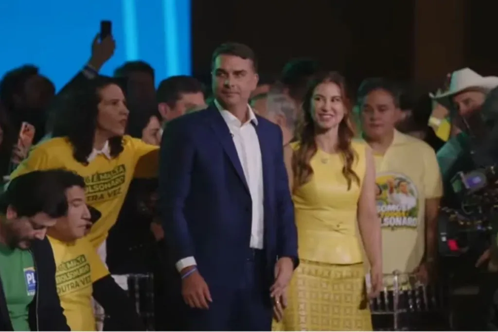 Crises e pressão interna derrubaram marqueteiros de Flávio Bolsonaro