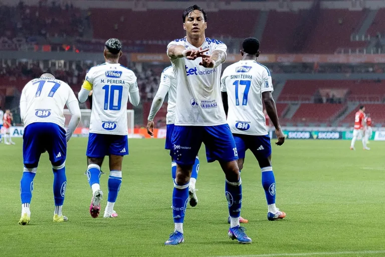 Cruzeiro vence Internacional e sobe na tabela do Campeonato Brasileiro
