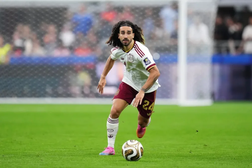 Cucurella promete tatuar técnico da Espanha em caso de título da Copa