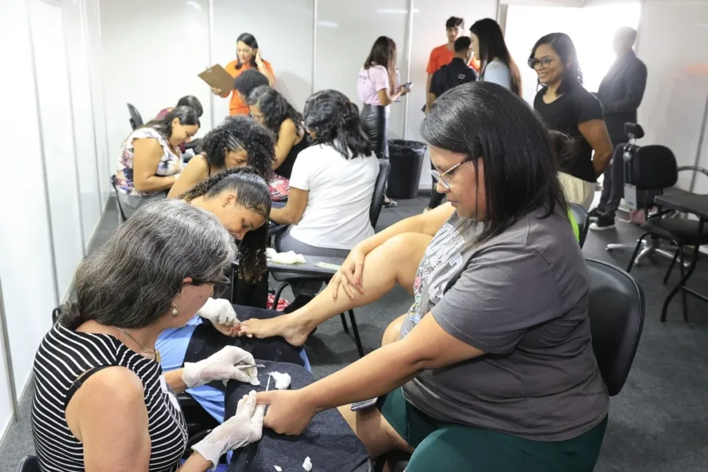 Curso profissionalizante para mulheres na Estrutural abre 210 vagas