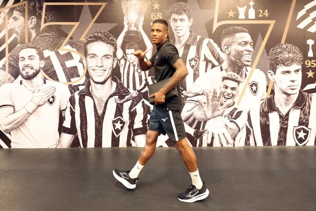 Danilo, do Botafogo, fala sobre permanência no clube brasileiro