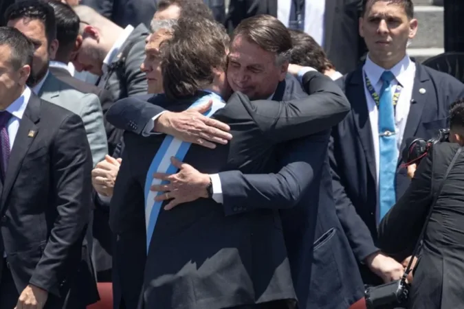 Decisão de Moraes inviabiliza visita de Javier Milei a Bolsonaro