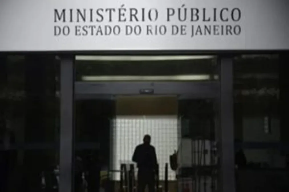 Ex-padre é condenado por estuprar crianças e induzi-las ao suicídio