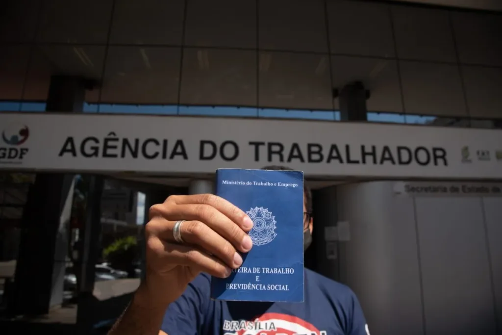 DF tem vagas de emprego abertas com salário de até R$ 8 mil