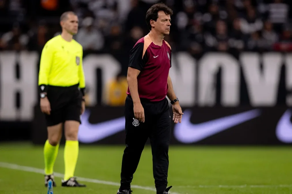Diniz fala sobre transfer ban e renovação de Memphis com o Corinthians