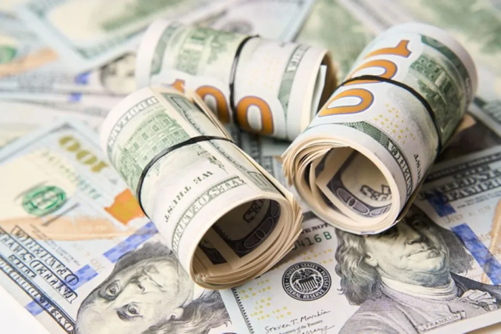Dólar opera estável com preço do petróleo desabando no mercado global