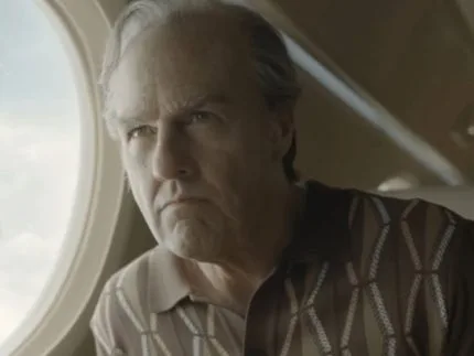 Tom Cruise surge irreconhecível e barrigudo no trailer da comédia ácida “Digger”