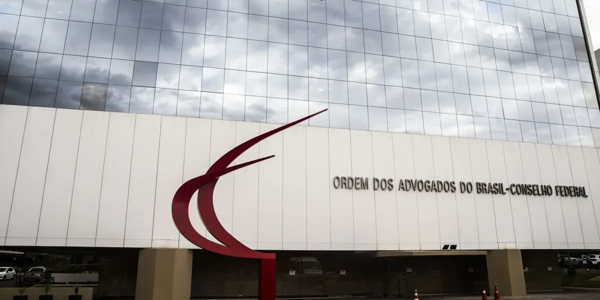 OAB pede que STF autorize comunicação entre Flávio e Jair Bolsonaro