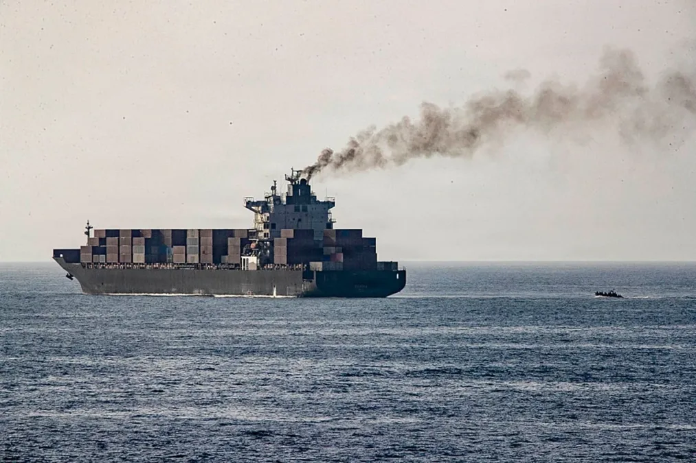 Emirados Árabes Unidos acusa Irã de atacar navios do país em Ormuz