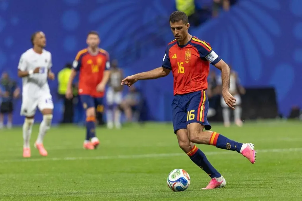 Espanha tem os melhores defensores da Copa do Mundo em ranking da Fifa