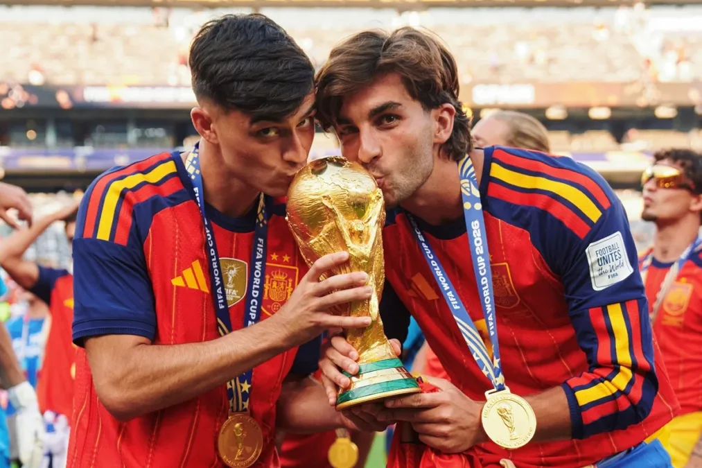 Ferran Torres e Pedri, jogadores da Espanha, vivem romance? Entenda boatos