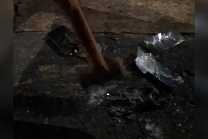Fiel destrói celular para esconder que pastores estupraram 6 menores