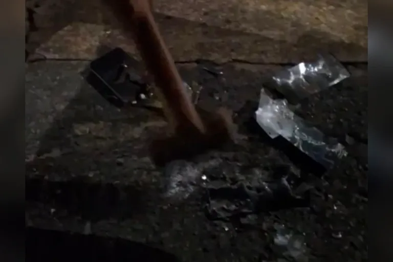 Fiel destrói celular para esconder que pastores estupraram 6 menores