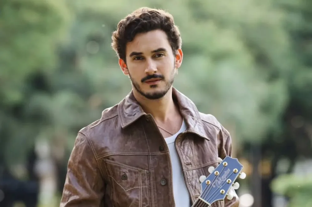 Filipe Bragança celebra fim de gravações de novela após climão com Isadora Cruz