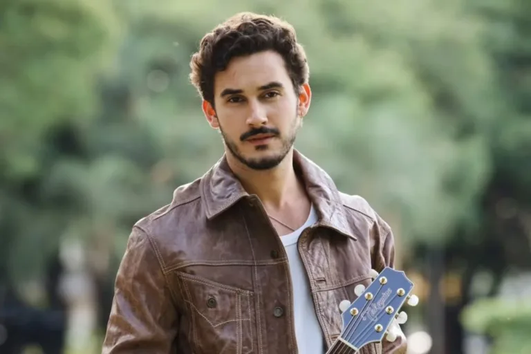 Filipe Bragança celebra fim de gravações de novela após climão com Isadora Cruz