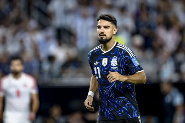 Flaco López é elogiado por assistir à comemoração da Espanha na Copa