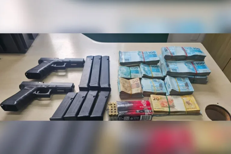 Fuzil, cocaína e milhões: PF faz operação contra o tráfico de drogas