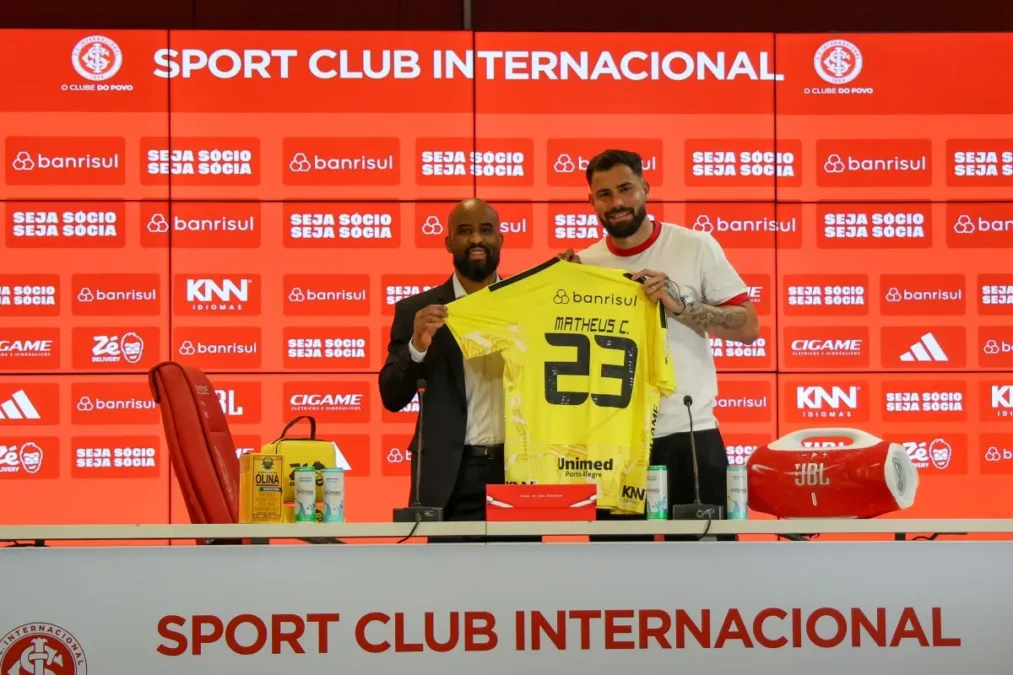 Goleiro Matheus Cunha é apresentado oficialmente no Internacional