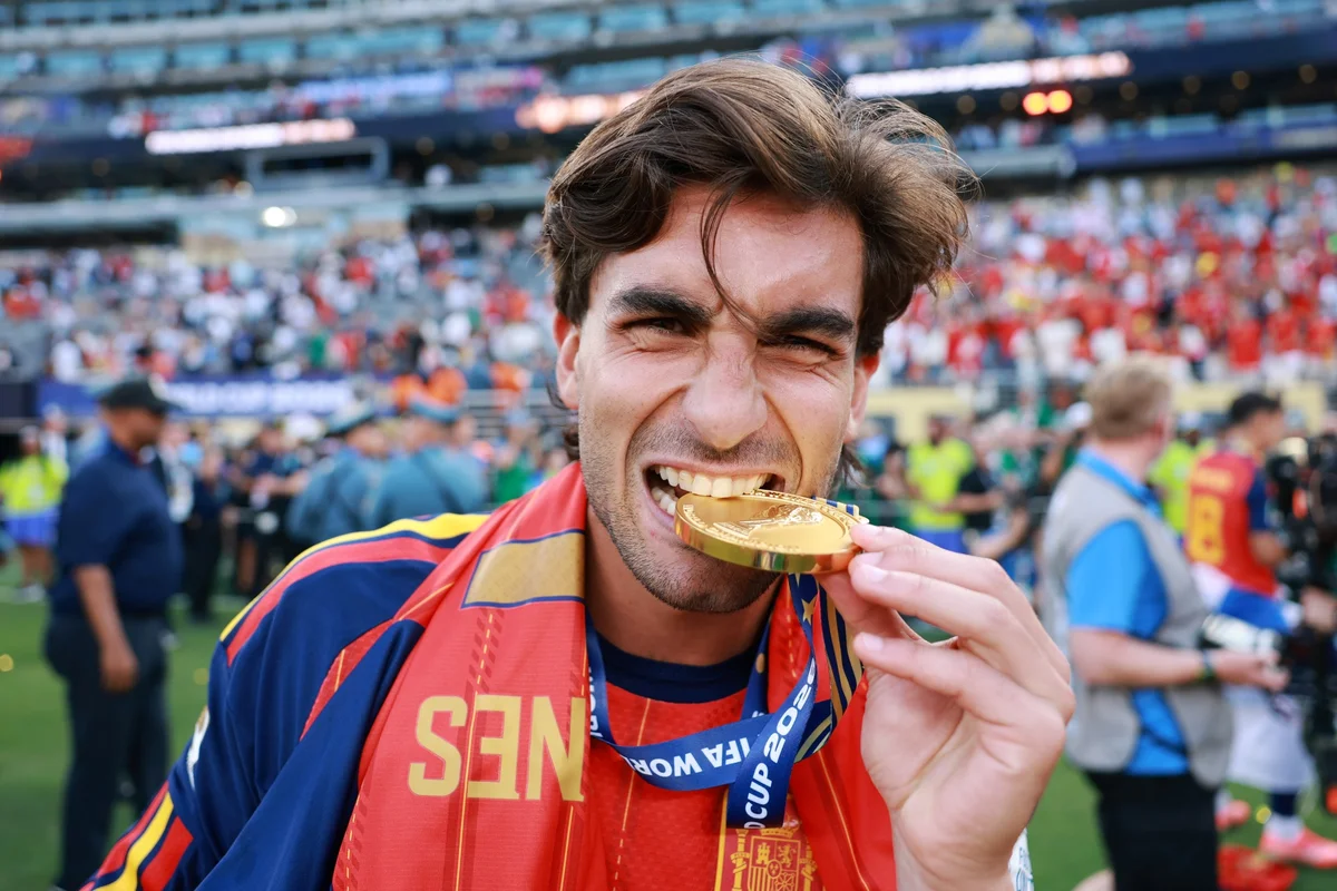 Herói da Espanha na Copa, Ferran Torres vive indefinição no Barcelona