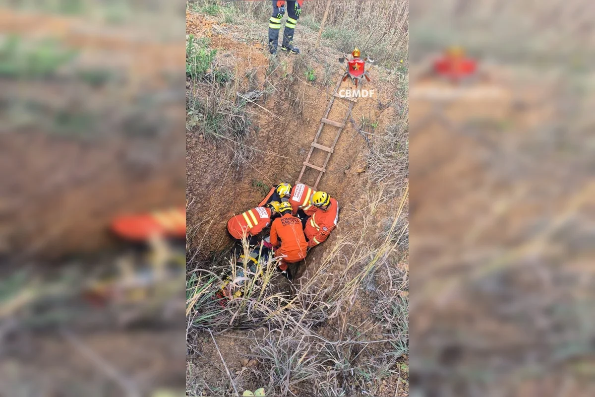 Homem é resgatado após cair em buraco de 3 metros de profundidade no DF