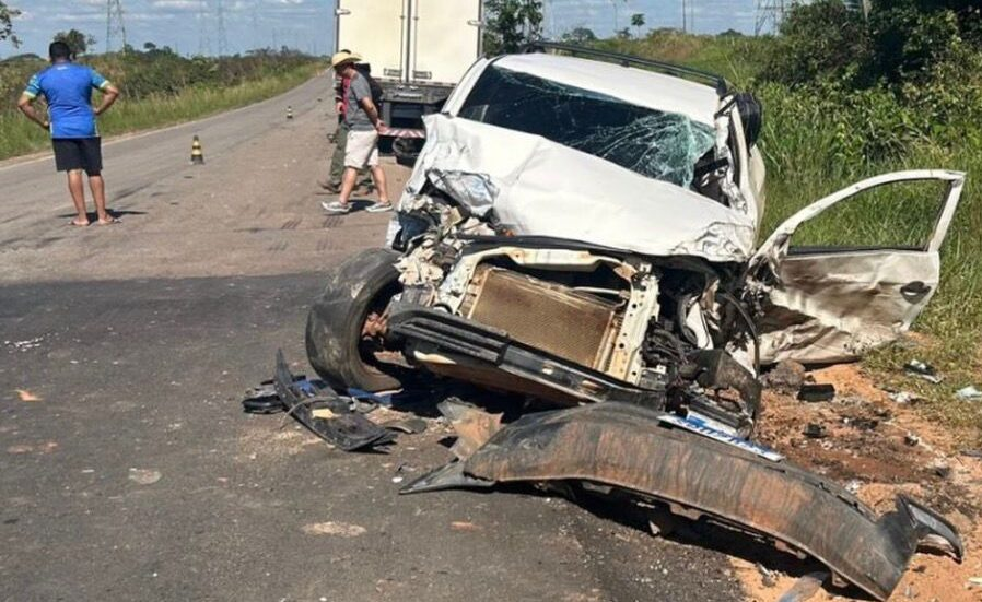 Acidente na BR-364 entre Sena Madureira e Bujari envolve dois caminhões e carro de passeio