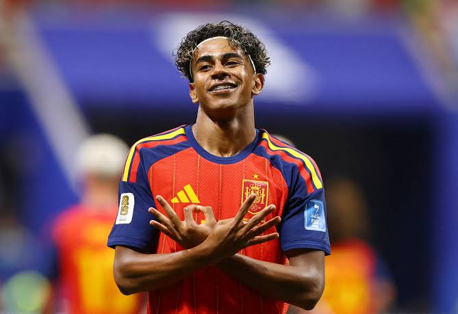 Espanha vence a Áustria de 3 x 0 e avança às oitavas de final da Copa do Mundo